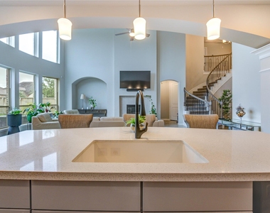 2727 Camellia Avenue - Photo Thumbnail 17