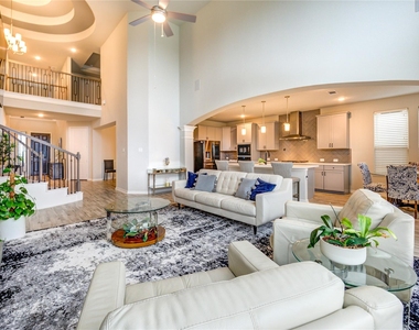 2727 Camellia Avenue - Photo Thumbnail 11