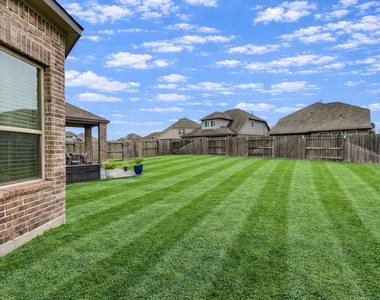 2727 Camellia Avenue - Photo Thumbnail 39
