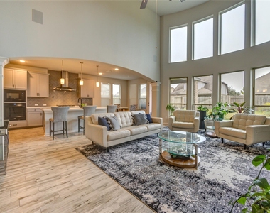 2727 Camellia Avenue - Photo Thumbnail 9