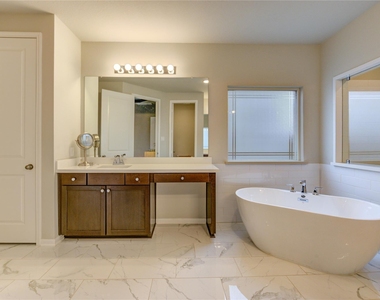 2727 Camellia Avenue - Photo Thumbnail 23