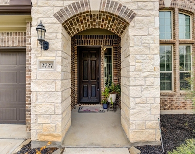 2727 Camellia Avenue - Photo Thumbnail 2