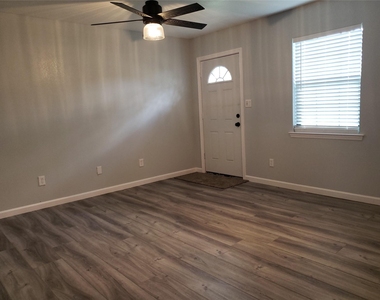 1503 Ryon Street - Photo Thumbnail 4