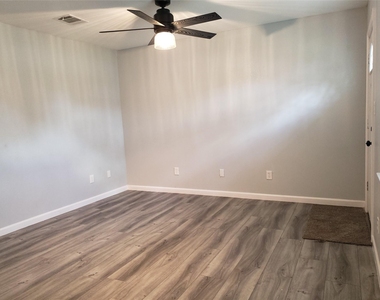 1503 Ryon Street - Photo Thumbnail 3