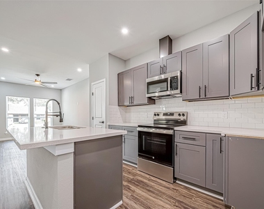 7234 Saint Augustine Street - Photo Thumbnail 9