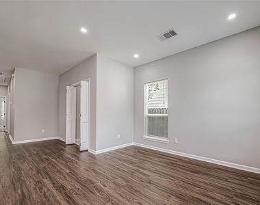 7234 Saint Augustine Street - Photo Thumbnail 5