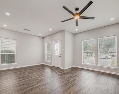 7234 Saint Augustine Street - Photo Thumbnail 3