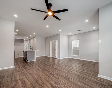 7234 Saint Augustine Street - Photo Thumbnail 4