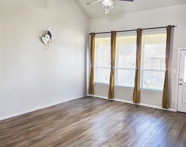 3519 Rossini Drive - Photo Thumbnail 6
