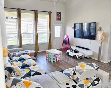 3519 Rossini Drive - Photo Thumbnail 8