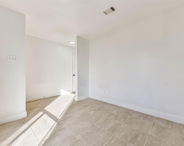 11411 Murr Way - Photo Thumbnail 3