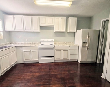 1552 Lombardy Street - Photo Thumbnail 3