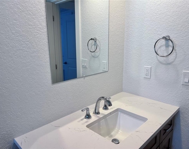 6154 Midnight Pass Road - Photo Thumbnail 12