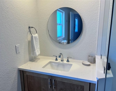 6154 Midnight Pass Road - Photo Thumbnail 15