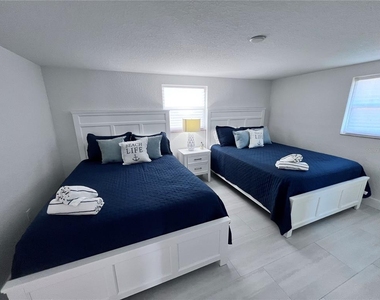 6154 Midnight Pass Road - Photo Thumbnail 13