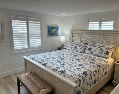 6154 Midnight Pass Road - Photo Thumbnail 8
