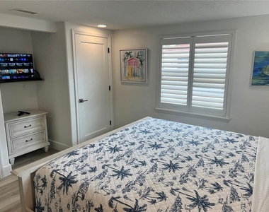 6154 Midnight Pass Road - Photo Thumbnail 9