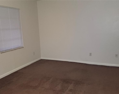 11710 Wesson Circle W - Photo Thumbnail 31