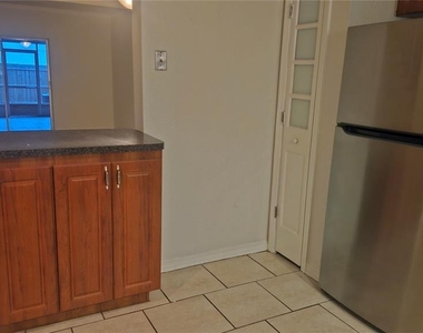 11710 Wesson Circle W - Photo Thumbnail 4