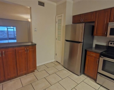 11710 Wesson Circle W - Photo Thumbnail 6