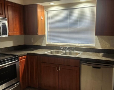 11710 Wesson Circle W - Photo Thumbnail 3
