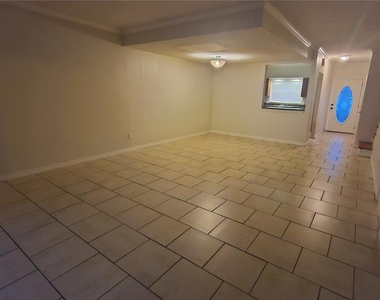 11710 Wesson Circle W - Photo Thumbnail 11