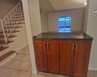 11710 Wesson Circle W - Photo Thumbnail 9