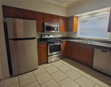 11710 Wesson Circle W - Photo Thumbnail 7