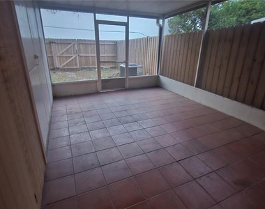 11710 Wesson Circle W - Photo Thumbnail 10