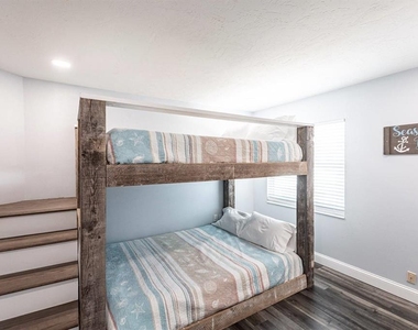 6020 Midnight Pass Road - Photo Thumbnail 14