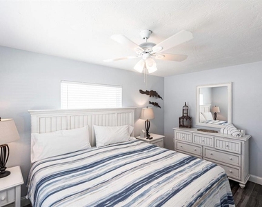 6020 Midnight Pass Road - Photo Thumbnail 15