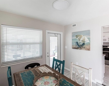 6020 Midnight Pass Road - Photo Thumbnail 13