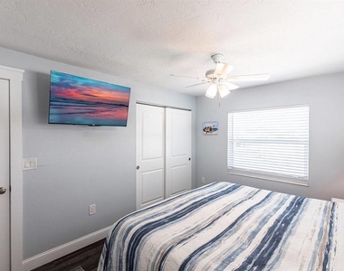 6020 Midnight Pass Road - Photo Thumbnail 16