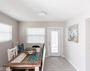 6020 Midnight Pass Road - Photo Thumbnail 21