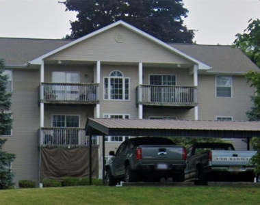 116 Devon Ave - Photo Thumbnail 3