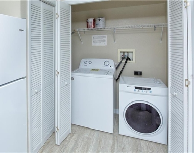 8829 Grand Palms Circle - Photo Thumbnail 6