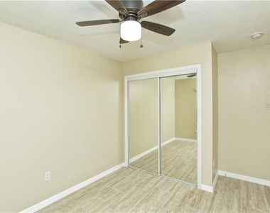 8829 Grand Palms Circle - Photo Thumbnail 7