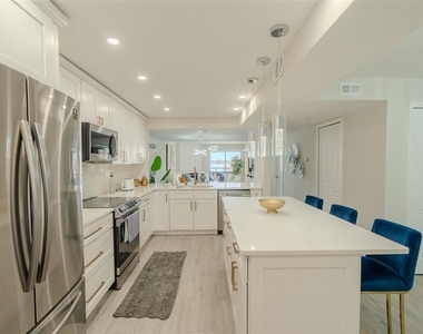 126 1st Street E - Photo Thumbnail 12