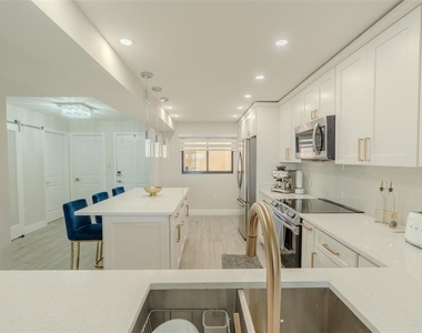 126 1st Street E - Photo Thumbnail 10