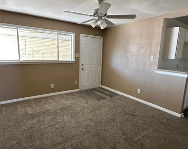 516 Holiday Drive - Photo Thumbnail 8