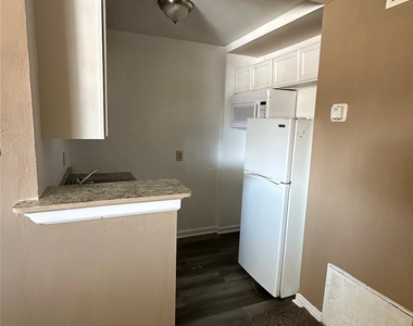 516 Holiday Drive - Photo Thumbnail 3
