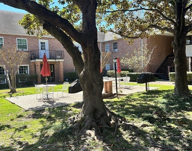 2711 Briarhurst Drive - Photo Thumbnail 3