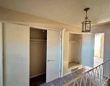 2711 Briarhurst Drive - Photo Thumbnail 7