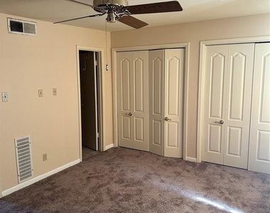 2711 Briarhurst Drive - Photo Thumbnail 5