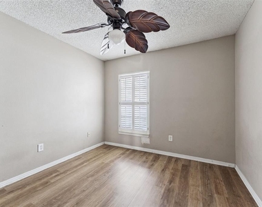 3651 N Goldenrod Road - Photo Thumbnail 15