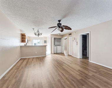 3651 N Goldenrod Road - Photo Thumbnail 6
