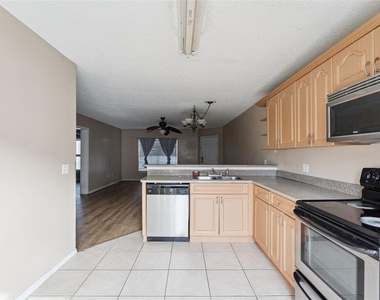 3651 N Goldenrod Road - Photo Thumbnail 10