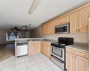 3651 N Goldenrod Road - Photo Thumbnail 9