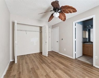 3651 N Goldenrod Road - Photo Thumbnail 12
