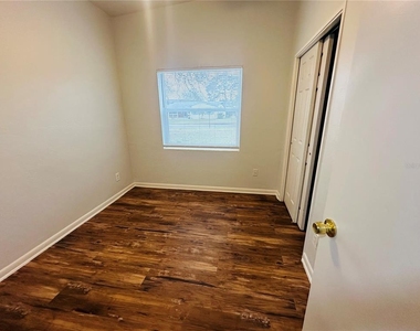 6033 Balboa Drive - Photo Thumbnail 9